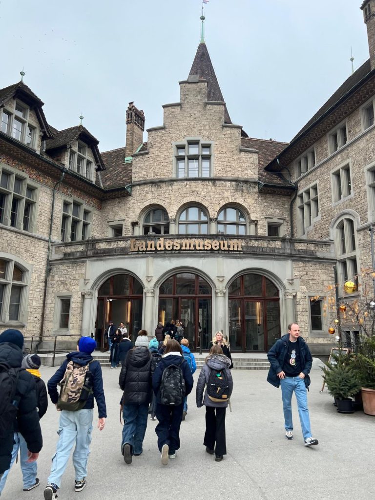 Klasy 5, 6, 7 i 8 na wycieczce w Landesmuseum.