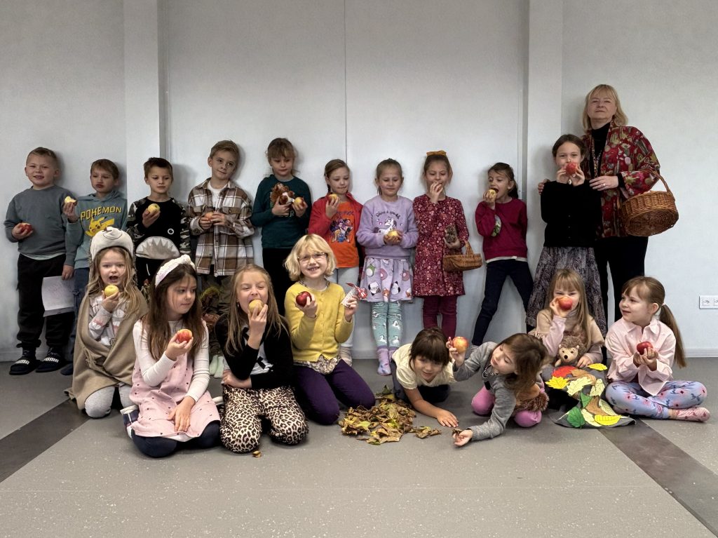 Pierwszoklasiści recytują wiersze polskich poetów